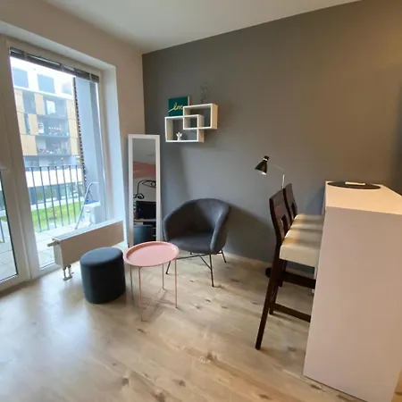 Fiaor Apartment, 1-2 Guests, Free Parking & Wifi, 7 Km Downtown, Appartamento Bratislava