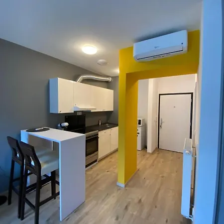 Appartement Fiaor Apartment, 1-2 Guests, Free Parking & Wifi, 7 Km Downtown, Bratislava