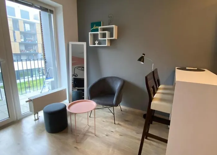 Fiaor Apartment, 1-2 Guests, Free Parking & Wifi, 7 Km Downtown, Апартаменти Братислава
