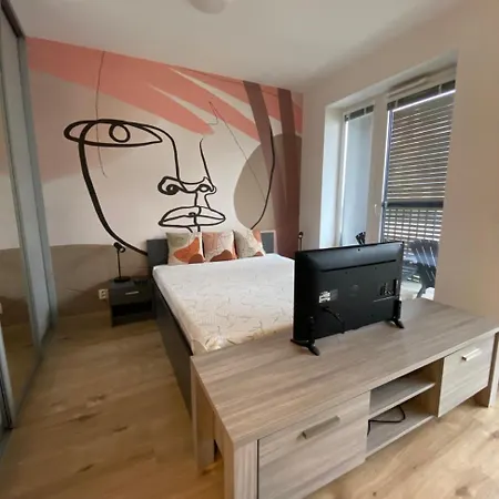 Fiaor Apartment, 1-2 Guests, Free Parking & Wifi, 7 Km Downtown, Братислава